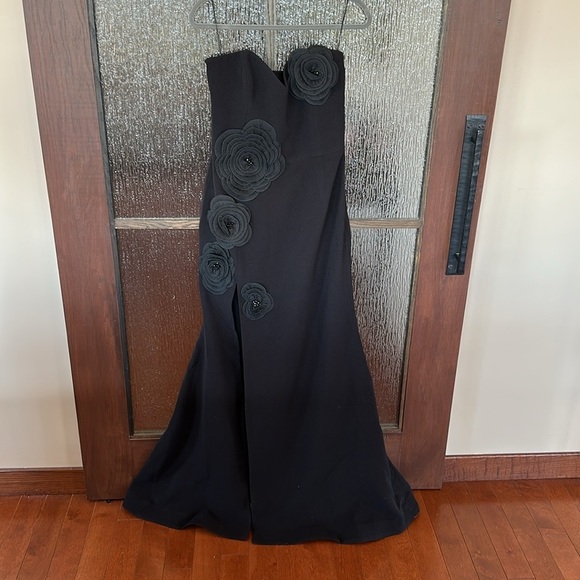 Helsi - Gisele - Sweetheart Neckline Floral Applique Evening Dress size Large - Picture 9 of 15